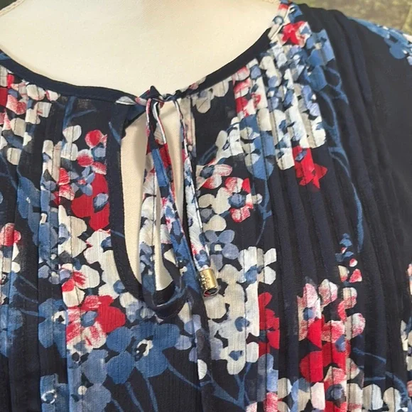 Floral Print Women's Top - Black, Red, Blue - Picture 2 of 8